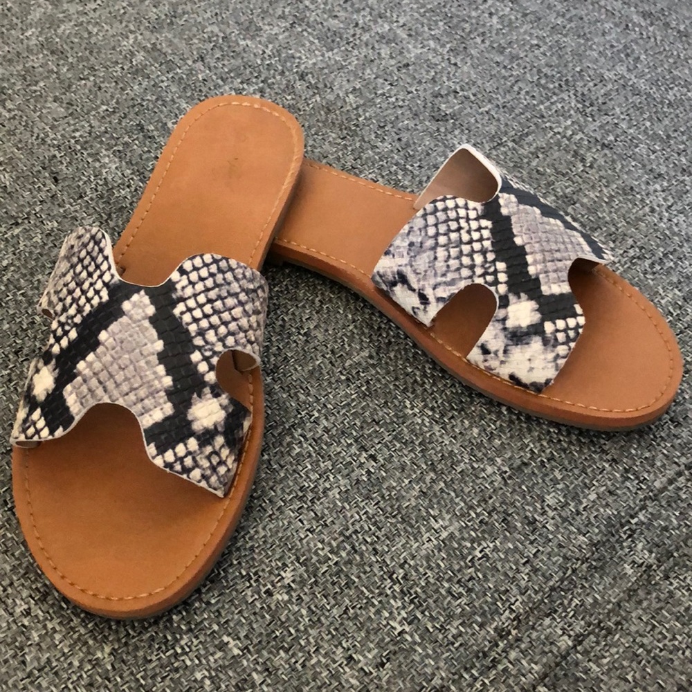 Universal Thread sandals